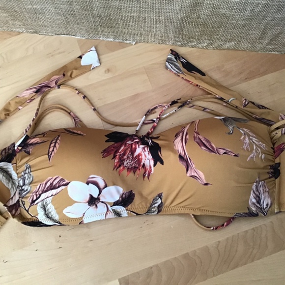 BCBGMAXAZRIA Bikini Top - Picture 10 of 12